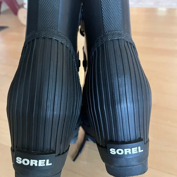 Sorel Joan Rain Wedge Boot, 8.5 - Picture 2 of 3